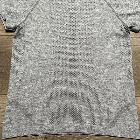 Lululemon Swiftly Tech Race Length Short Sleeve Shirt Gray Size 6 - Picture 5 of 9